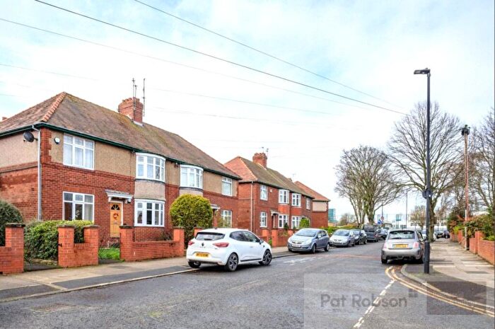 2 Bedroom Apartment To Rent In Harewood Road, Gosforth, Newcastle Upon Tyne, NE3