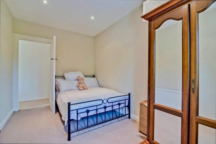 2 Bedroom Flat To Rent In Sawyer Street, London SE1