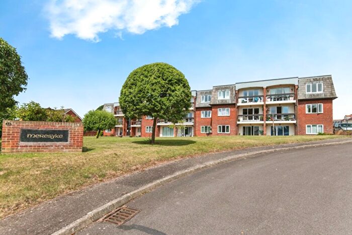 2 Bedroom Flat For Sale In Cranford Avenue, Exmouth, Devon, EX8
