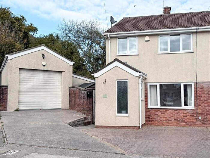 3 Bedroom Semi-Detached House For Sale In Ffordd Y Dderwen, Bridgend, CF31