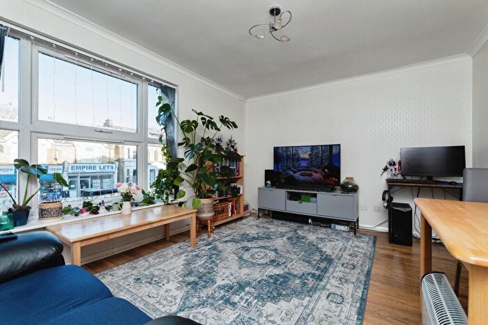 1 Bedroom Flat To Rent In Latchingdon Court, Forest Road, Walthamstow, London, E17