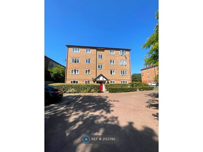 1 Bedroom Flat To Rent In Varsity Drive, London, TW1