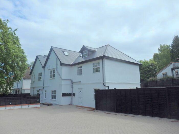 2 Bedroom Flat To Rent In Sutton Lane, Banstead, SM7