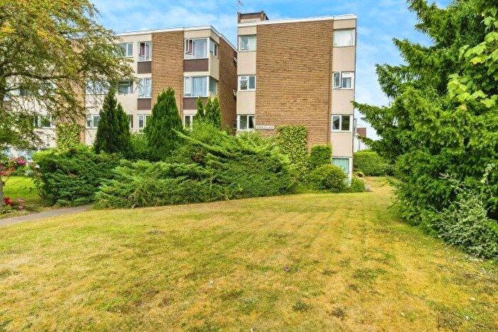 2 Bedroom Flat To Rent In Kimbolton Road, Bedford, MK40