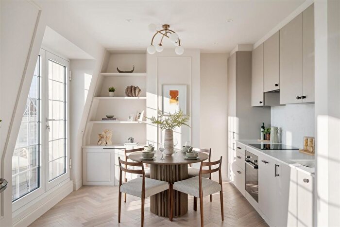 2 Bedroom Flat For Sale In Twyford Court, Twyford Avenue, Creffield Conservation Area, Acton, London, W3