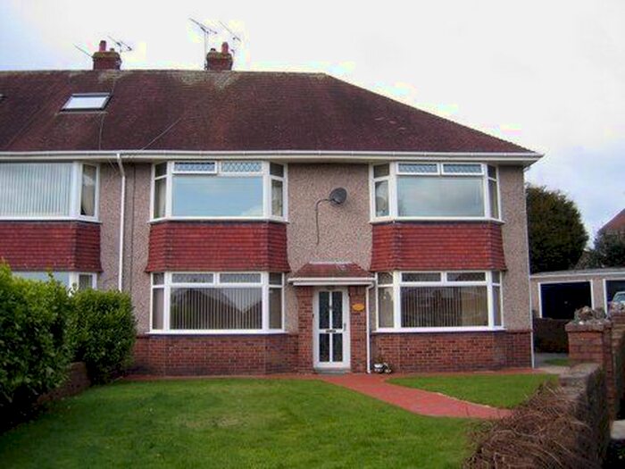 2 Bedroom Flat To Rent In Hendy Close, Sketty, Swansea, SA2