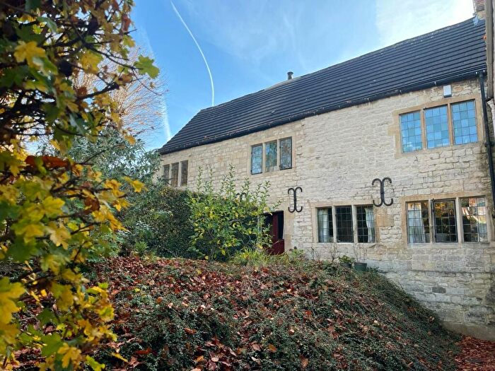 2 Bedroom Cottage For Sale In London Road, Stroud, GL5
