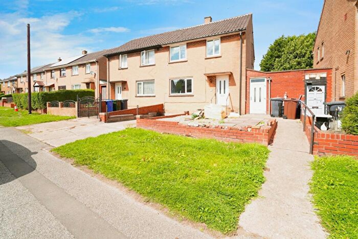 3 Bedroom Semi-Detached House For Sale In Lindhurst Road, Barnsley, S71