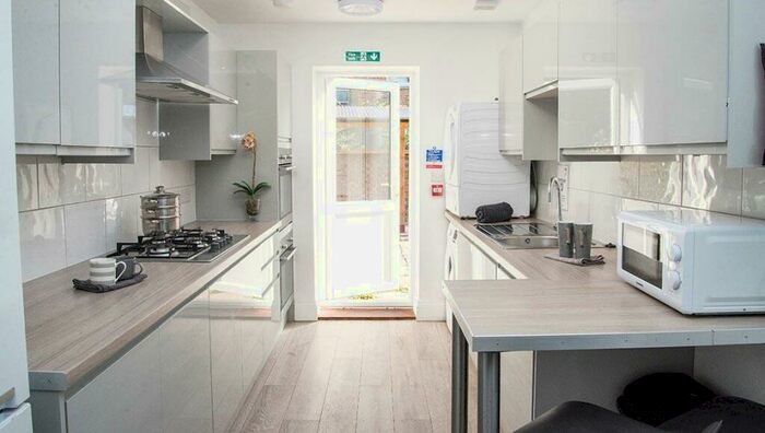 7 Bedroom House To Rent In Hudson Road, Southsea, PO5