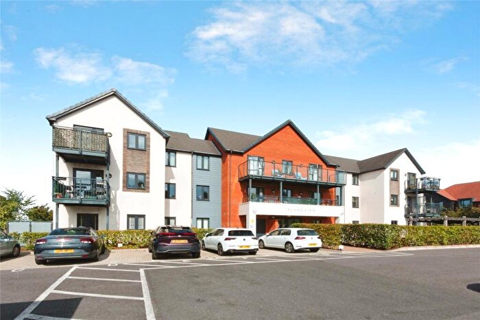 2 Bedroom Flat For Sale In Shortwood Copse Lane, Hampshire, RG23