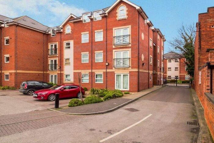 2 Bedroom Flat To Rent In Cambridge Court, Nottingham, NG2