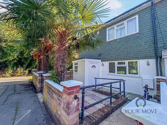 3 Bedroom End Of Terrace House For Sale In Oak Bank, New Addington, Croydon, CR0