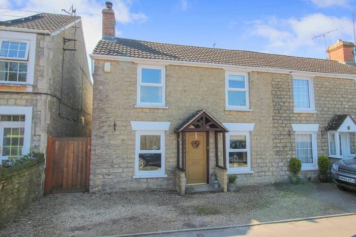 4 Bedroom Cottage To Rent In The Hyde, Purton, Swindon, SN5