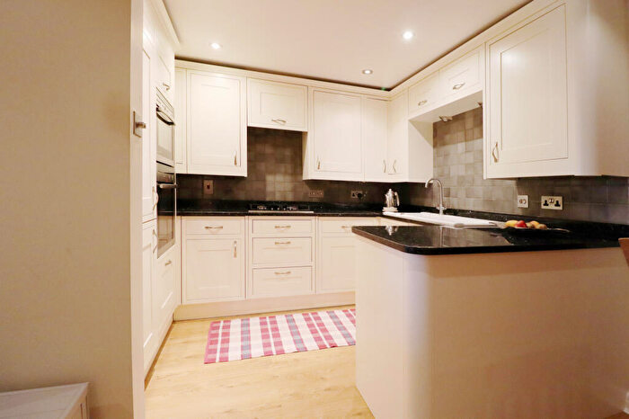 2 Bedroom Flat For Sale In Copers Cope Road, Beckenham, BR3