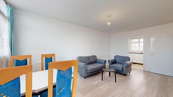 2 Bedroom Flat To Rent In Calcraft House, E2