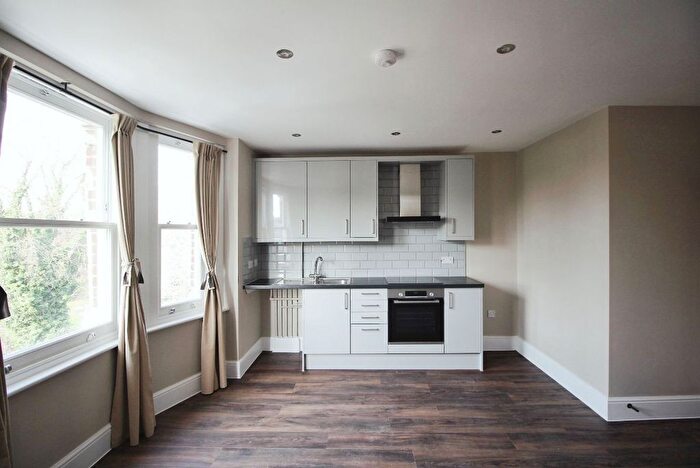 1 Bedroom Flat To Rent In Silver Street, Enfield, EN1