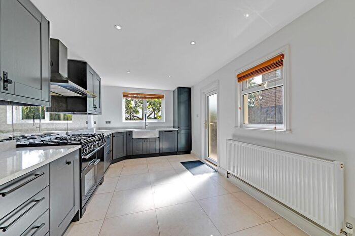 3 Bedroom End Of Terrace House To Rent In Perry Hill, Catford, SE6