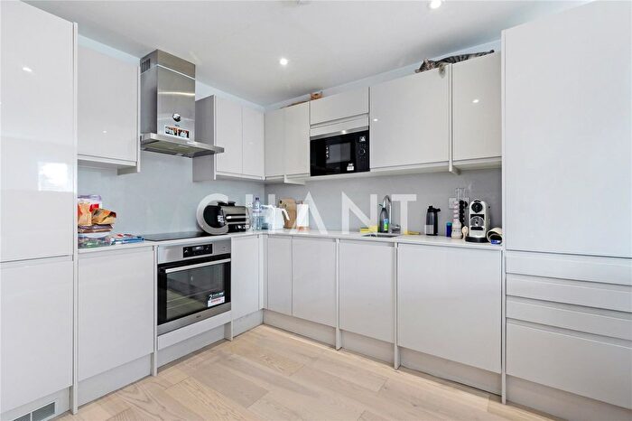 1 Bedroom Flat To Rent In Cromwell Road, Kingston Upon Thames, KT2