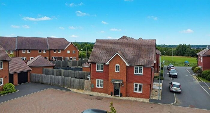 3 Bedroom Semi-Detached House For Sale In Mills Court, Harrietsham, ME17