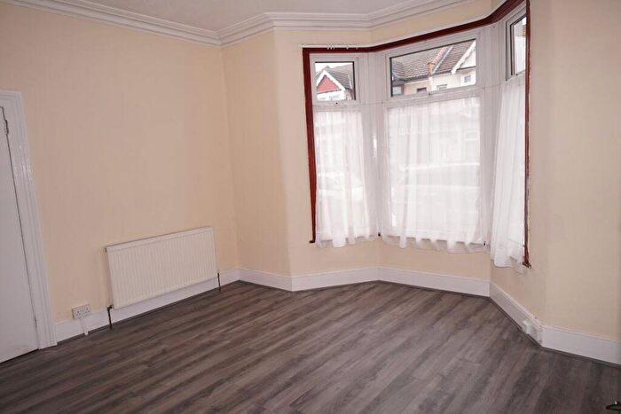 4 Bedroom House To Rent In Colenso Road Ilford, IG2