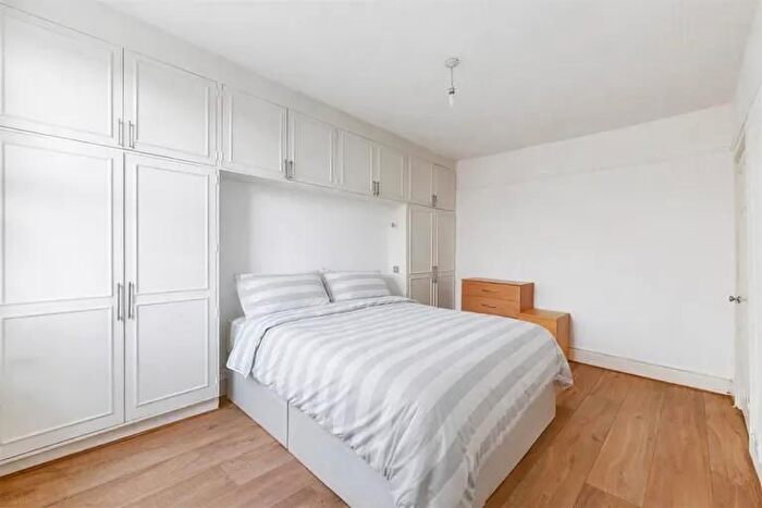 2 Bedroom Flat To Rent In Very Near Windsor Road Area, Ealing Broadway Area, W5