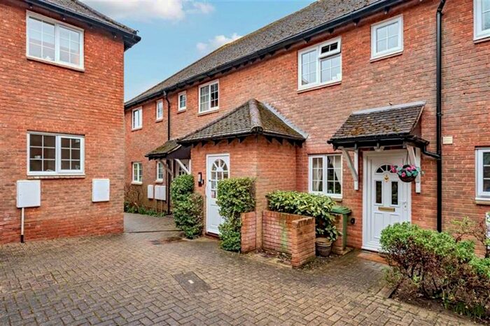 2 Bedroom Flat For Sale In Sussex Road, Heath Court Sussex Road, GU31