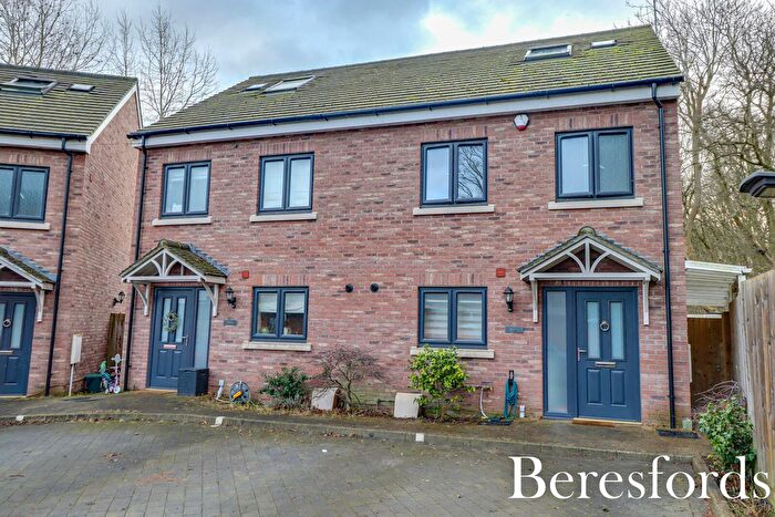 4 Bedroom Semi-Detached House For Sale In Knights Way, Brentwood, CM13