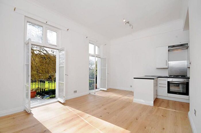 1 Bedroom Flat To Rent In Royal Crescent, Holland Park, W11