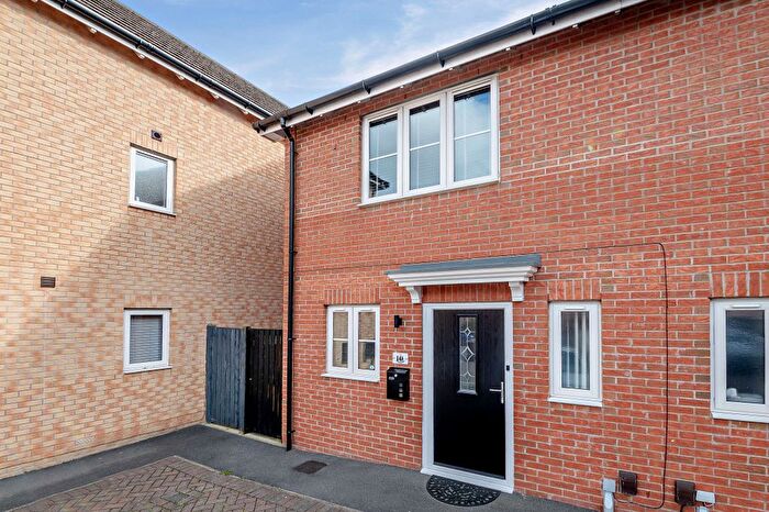 2 Bedroom Semi Detached House For Sale In Park Way, Castleford, Wakefield, WF10