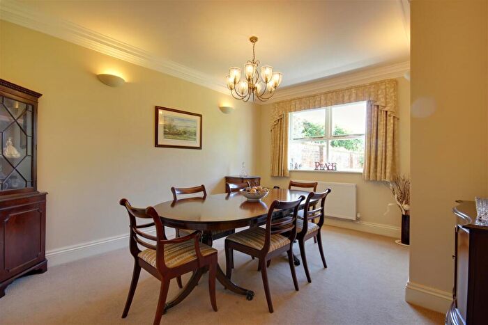 6 Bedroom Link Detached House For Sale In Westgate, North Cave, HU15