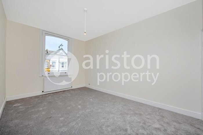 3 Bedroom Flat To Rent In Turnpike Lane, Harringay, N8