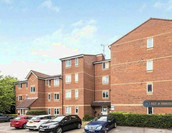1 Bedroom Flat To Rent In Blackdown Close, London, N2