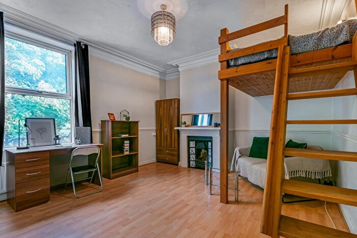 1 Bedroom Flat To Rent In Hyde Park Road, Leeds, LS6