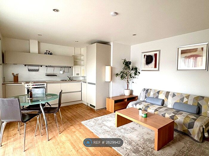 2 Bedroom Flat To Rent In Hereford Road, London, E3