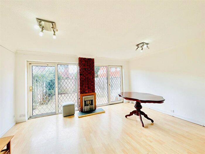 3 Bedroom Terraced House To Rent In Alexandra Road, London, E17