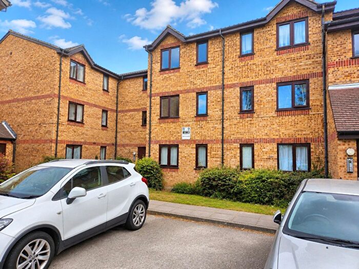 1 Bedroom Flat For Sale In Overton Drive, Chadwell Heath, Romford, Essex, RM6