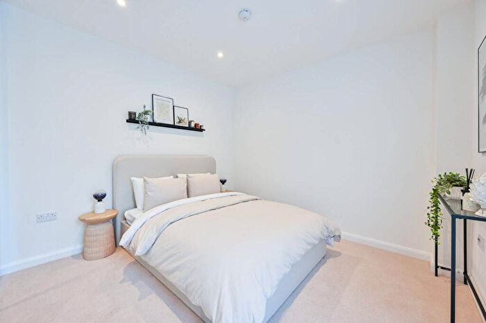 2 Bedroom Flat To Rent In Solomons Passage, Peckham Rye, London, SE15