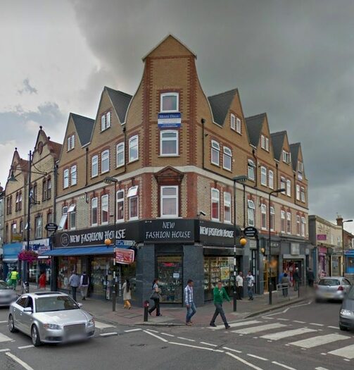 3 Bedroom Flat To Rent In King Street, Southall, UB2