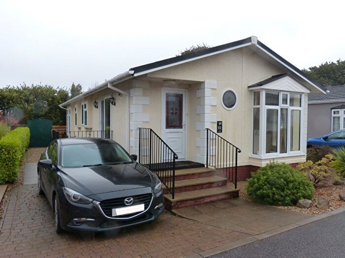 2 Bedroom Mobile/park Home For Sale In Truro Heights, Truro, TR1