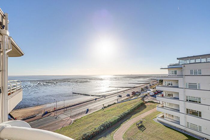 2 Bedroom Flat For Sale In Seaforth Road, Westcliff-On-Sea, SS0