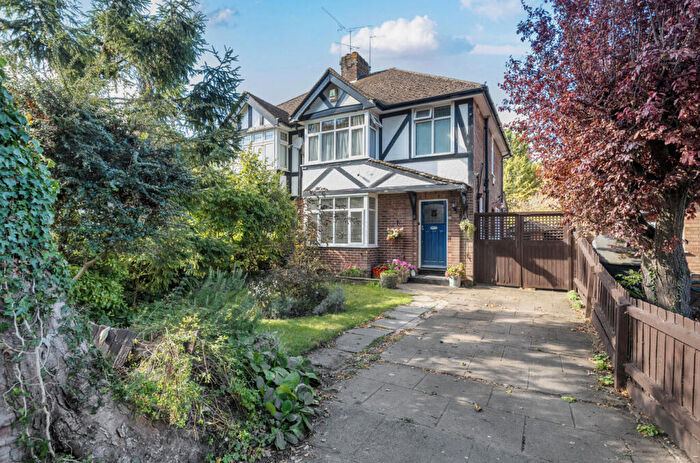 3 Bedroom Semi-Detached House For Sale In Canesworde Road, Dunstable, Bedfordshire, LU6