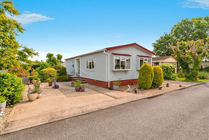 2 Bedroom Park Home For Sale In Allington Gardens, Allington, Grantham, NG32