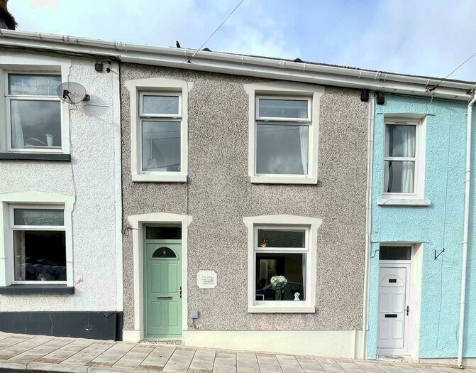 3 Bedroom End Of Terrace House For Sale In Bwllfa Dare Terrace, Aberdare, Mid Glamorgan, CF44