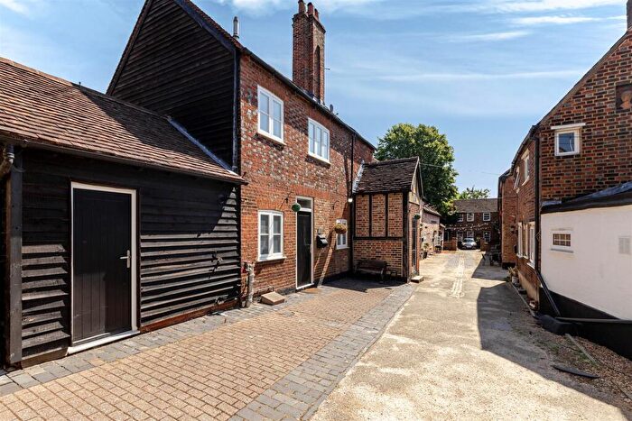 2 Bedroom House To Rent In Dolphin Yard, Holywell Hill, St Albans, AL1