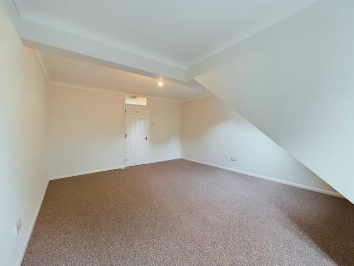 2 Bedroom Apartment To Rent In Lindisfarne Court, Chesterfield, S40