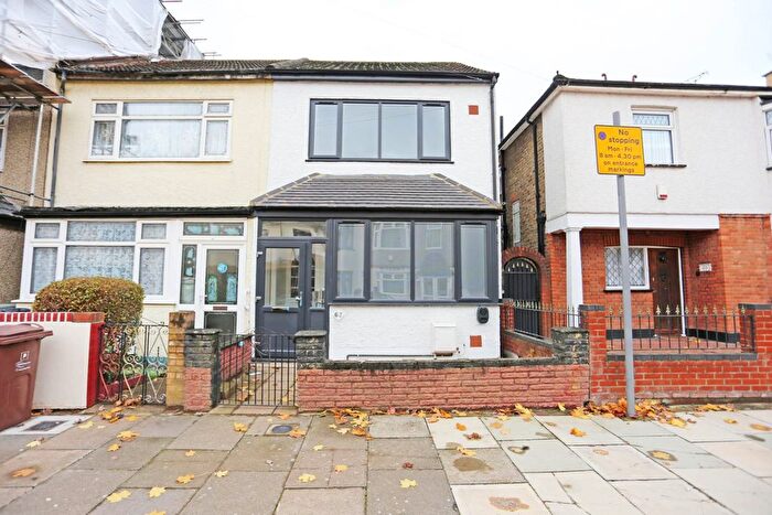 3 Bedroom Semi Detached House For Sale In Gordon Road, Chadwell Heath, RM6