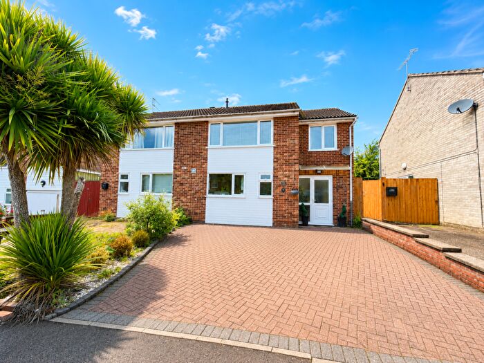 4 Bedroom Semi Detached House For Sale In Nene Drive, Leicester, LE2