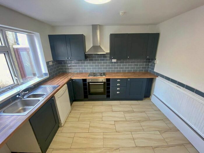 3 Bedroom Property To Rent In Crwys Terrace, Penlan, Swansea, SA5