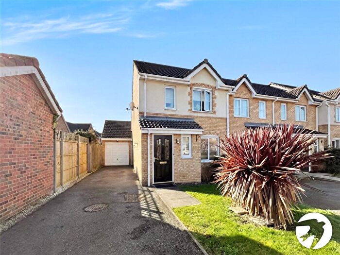 3 Bedroom End Of Terrace House For Sale In Jade Close, Sittingbourne, Kent, ME10