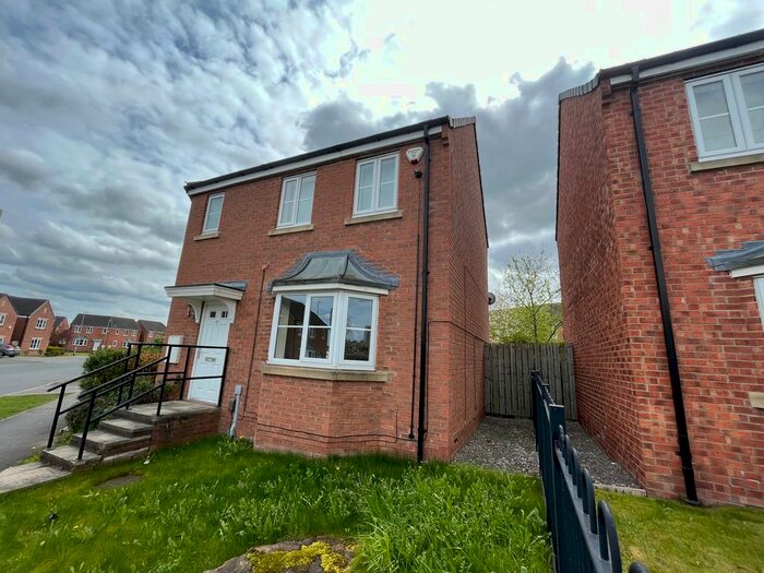 3 Bedroom Property To Rent In Whinmoor Way, Leeds, LS14